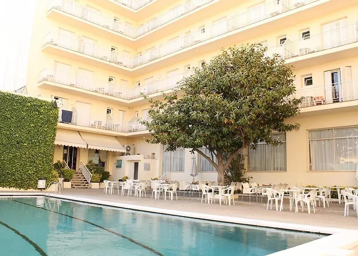 Hotel Checkin Pineda 3*
