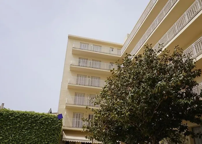Checkin Pineda Hotel 3*