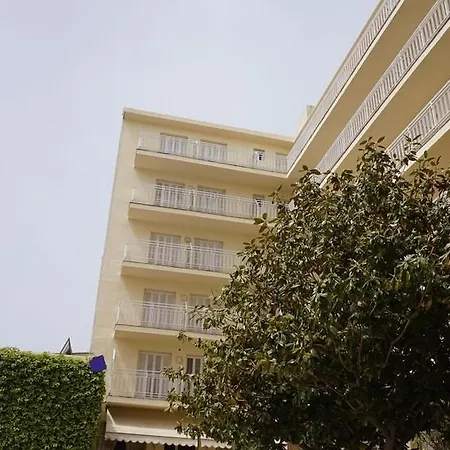 Checkin Pineda Hotel 3*
